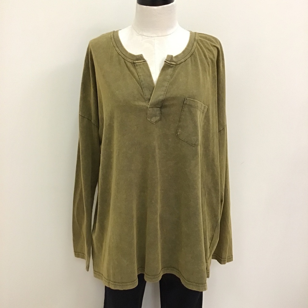 NWT Easel Green Long Sleeve Top S/M/